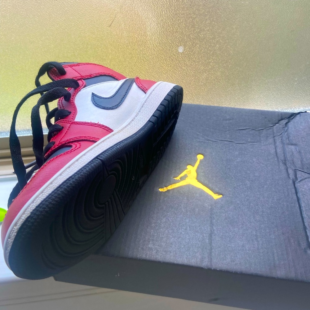 Jordan Retro 1’s Youth Chicago Black Toe